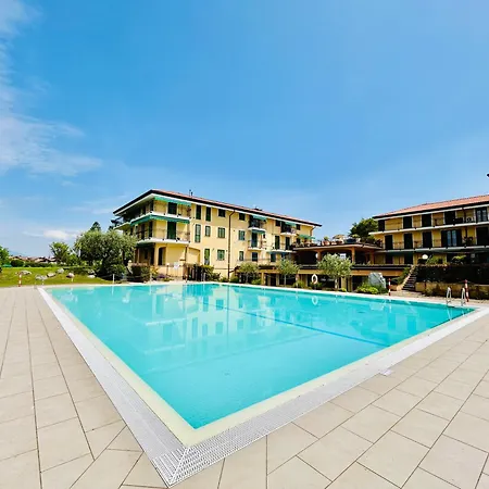 Appartamento Little Venezia - Relax In Piscina Fronte Sirmione